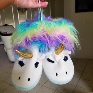 Rainbow unicorn plush house slippers fit a women's size 9-10 tags still attached
